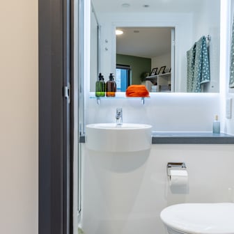Silver En Suite - Image 5